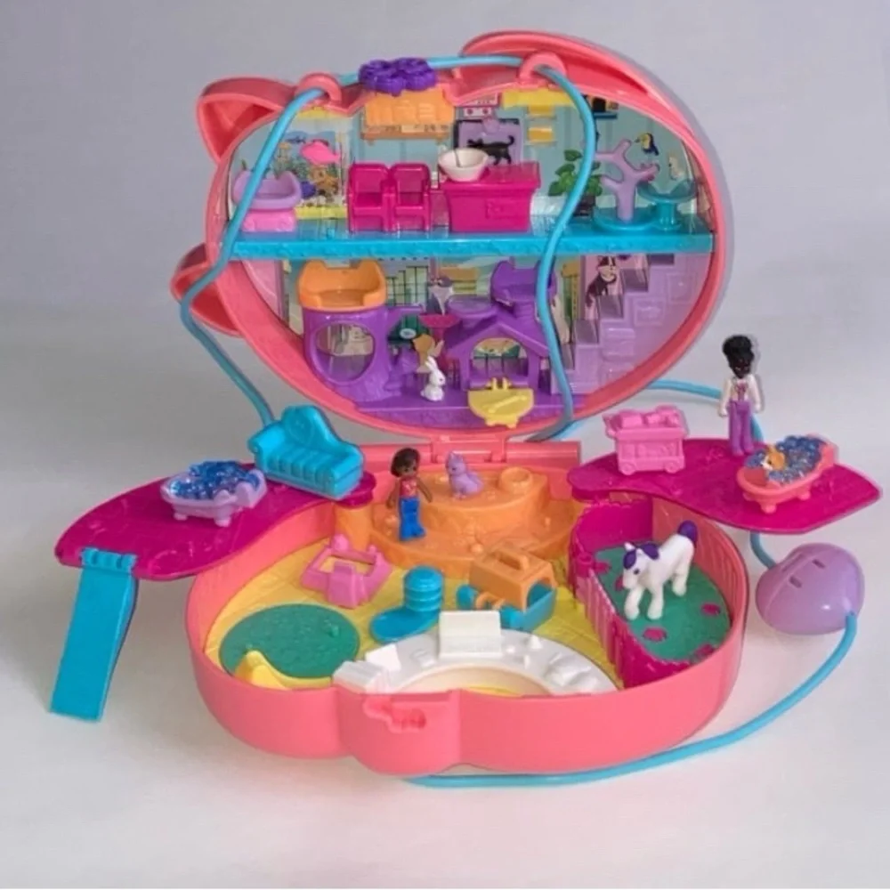 Polly Pocket Polly Pocket Pet Vet Play Set Starring Shani Cuddly Cat Purse - Picture 1 of 3